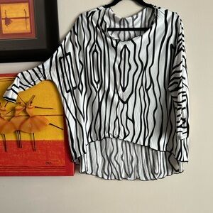 Source Unknown Black and White Abstract Blouse